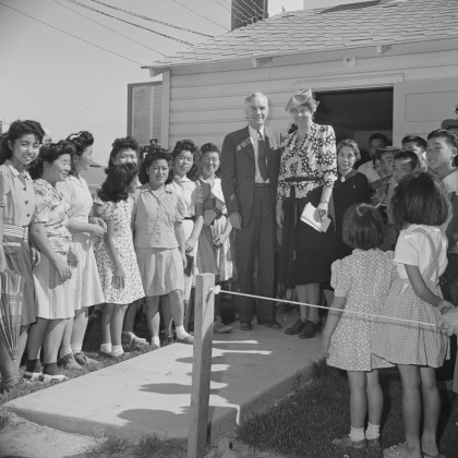 Propaganda photo from the War Relocation Authority. Mrs. Eleanor Roosevelt, accompanied byDillon Myer, National Director of the War Relocation Authority, visit the Gila River Relocation Center, where they were greeted by crowds of enthusiastic evacuees.