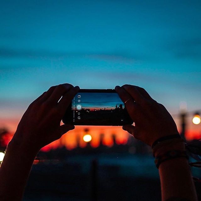 📸: @tichv
"Bitches love sunsets" - couldn’t have said it better ourselves 🖤