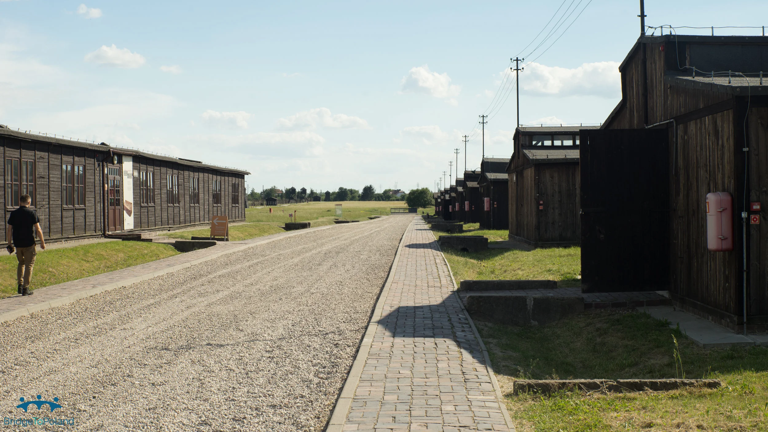 Barracks Majdanek.jpg