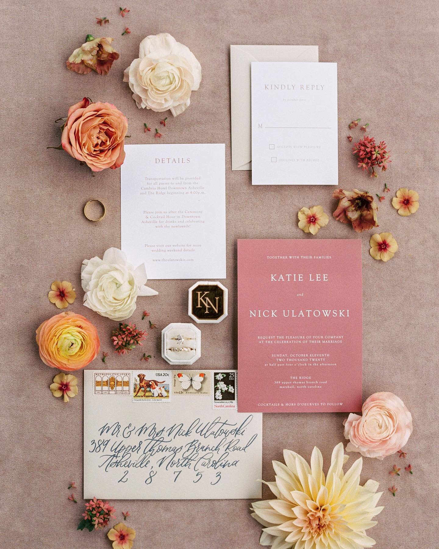 Soaking up this crisp fall morning and working al fresco.... at least until it reaches 80 this afternoon 🤪 Here's a little throwback of one of my favorite fall-inspired suites, for Katie &amp; Nick who were wed in the North Carolina mountains on a r