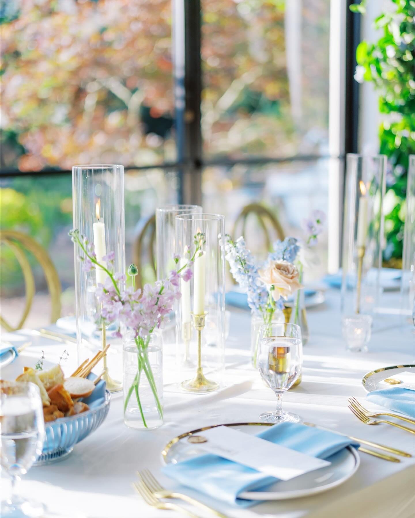 What better way to celebrate this day filled with love and flowers than by reminiscing on Maddie &amp; Gabe&rsquo;s stunning May wedding. Featured on the front page of @stylemepretty today 🤍 

Planning and Design: @popandfizz
Photography: @hannah.fo