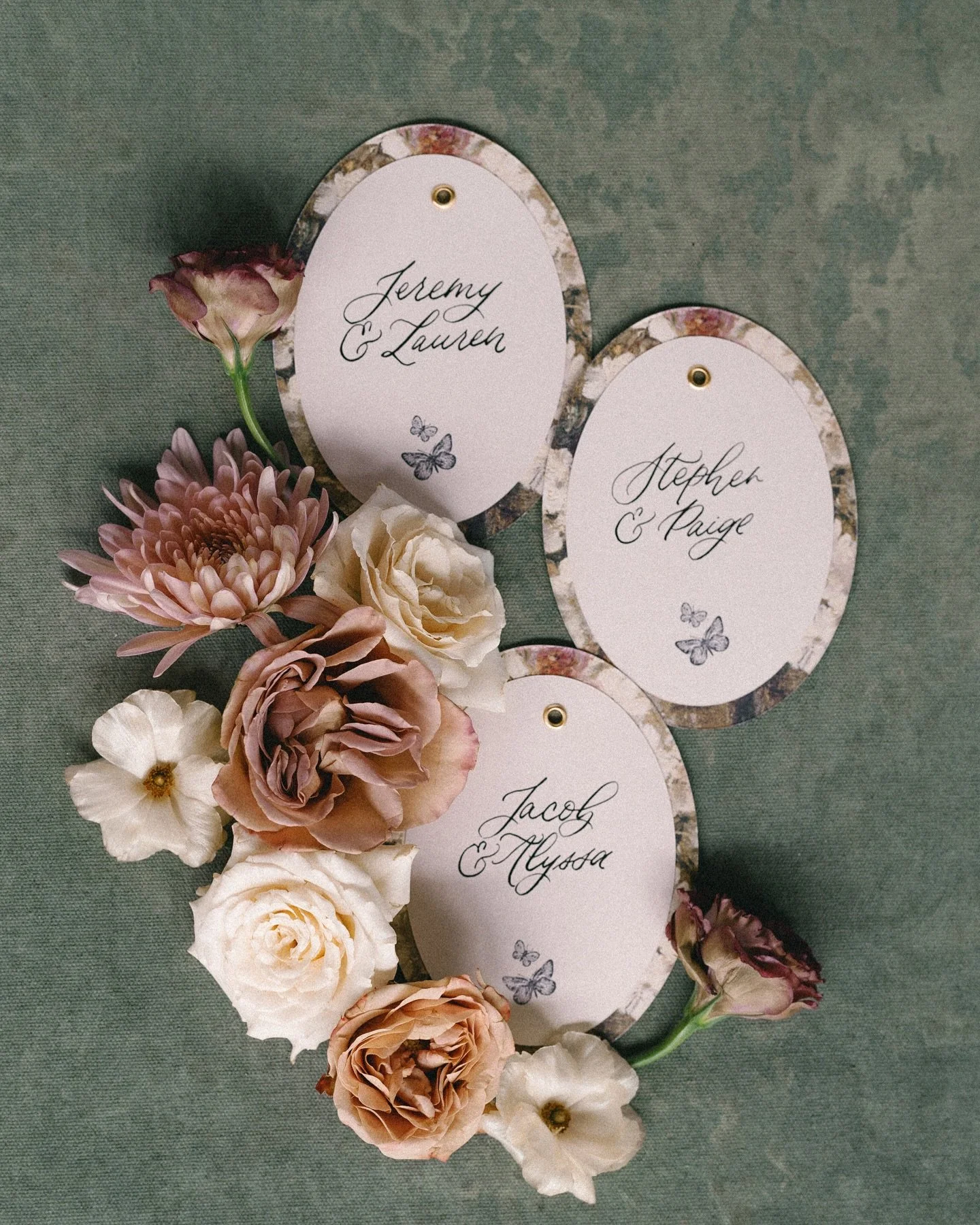 One of our favorite ways to customize your wedding stationery is through the patterns we select for your invitations and day-of details. From floral illustrations to vintage artwork, the right pattern can set the tone for your entire celebration. 
F