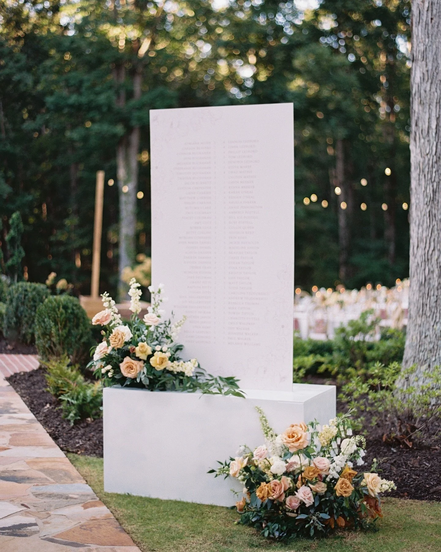 We love a good seating chart moment ✨
Planning & Design: @beccabrooksevents
Photography & Content Creation: @katieyork
Styling: @taydoehrman
Venue: @greenfieldfarmga
Catering: @zestatlantacatering
Baker: @cake_envy_ga
Florist: @BlosmDesign
B