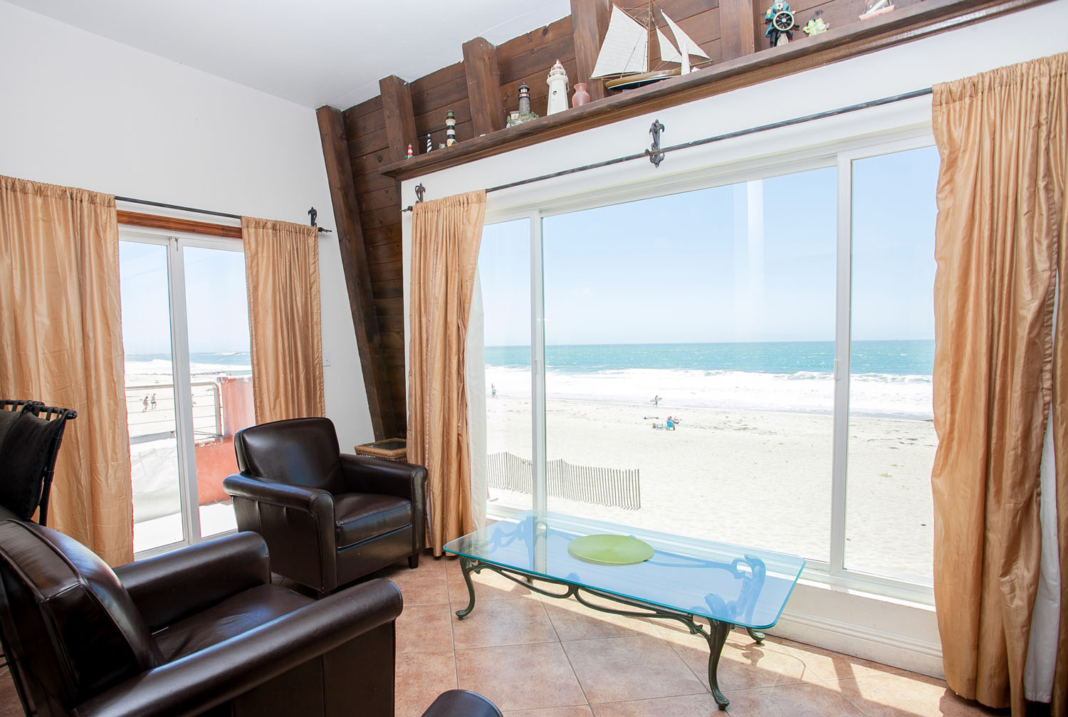 BeachHouse_two_window.jpg