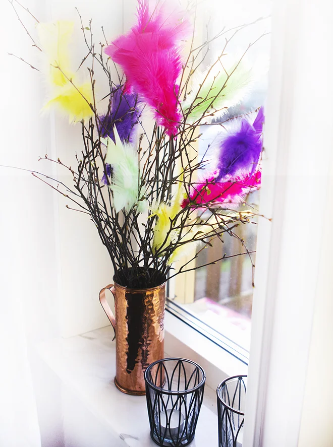 A Swedish tradition is to decorate twigs with feathers. We love this bright combination and stylish copper vase. photo courtesy by Tinkerbella.