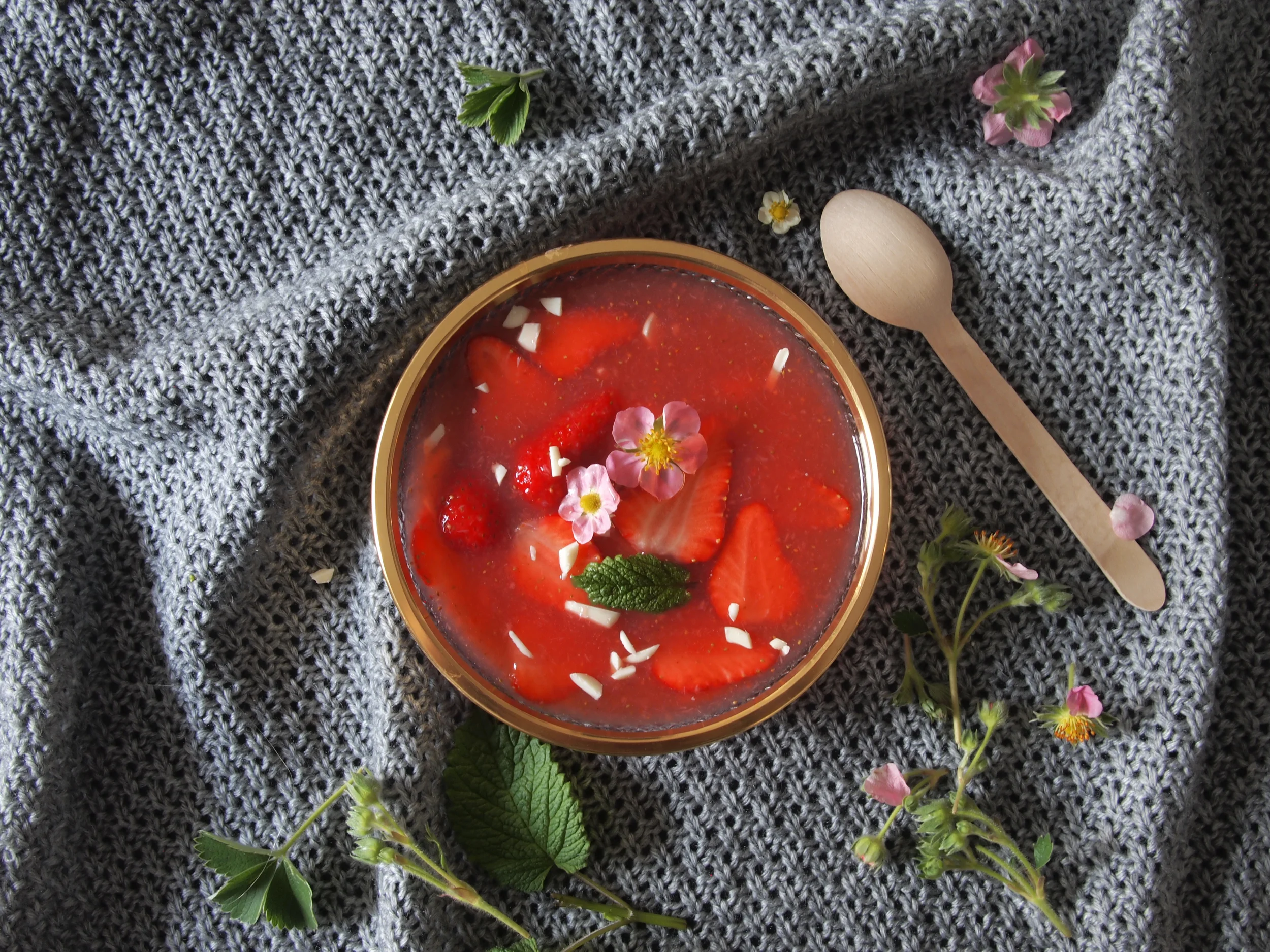 Cold strawberry soup with white chocolate