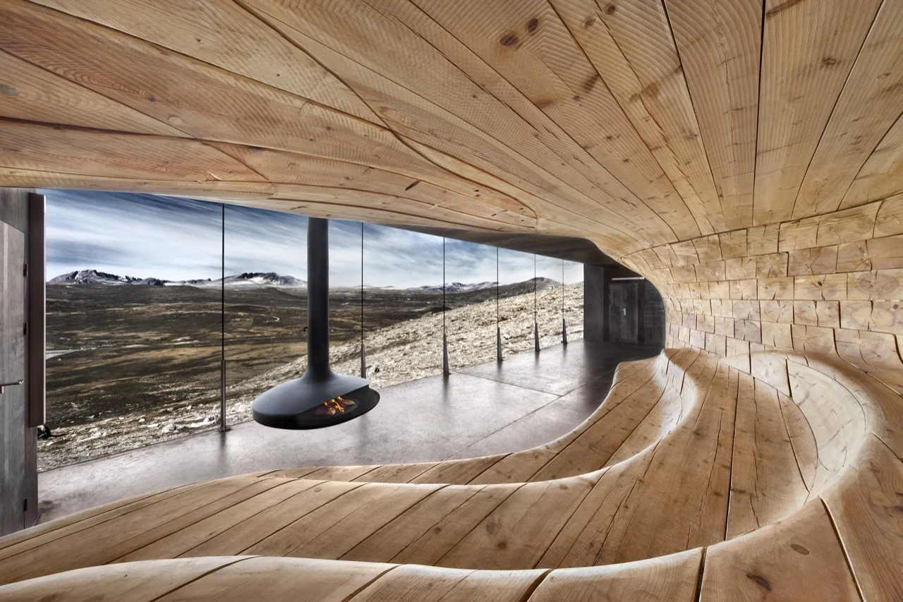 The inside design creates a protected and warm gathering place, while still preserving visitor's access to spectacular views and the feeling of being one with nature. 