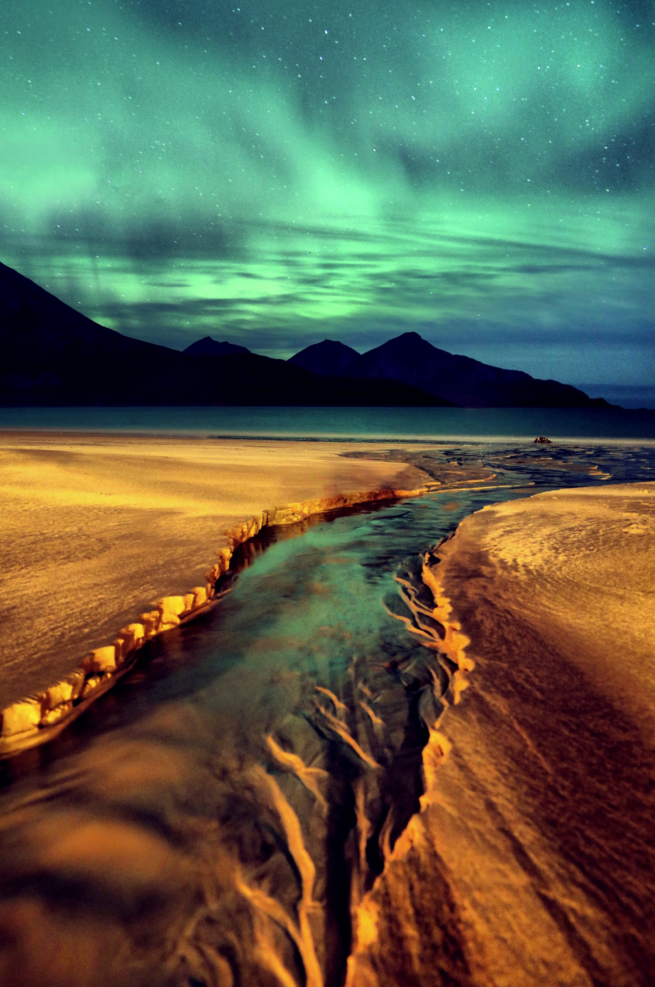 Another beautiful shot of the Aurora Borealis taken close to Tromsø in Norway, inside the Arctic Circle.