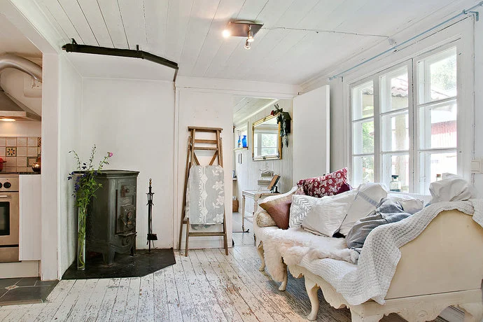 Gorgeous, sanded-down rustic floor boards. For a relaxed country feel use lots of neutral coloured cushions, throws and blankets. Image source