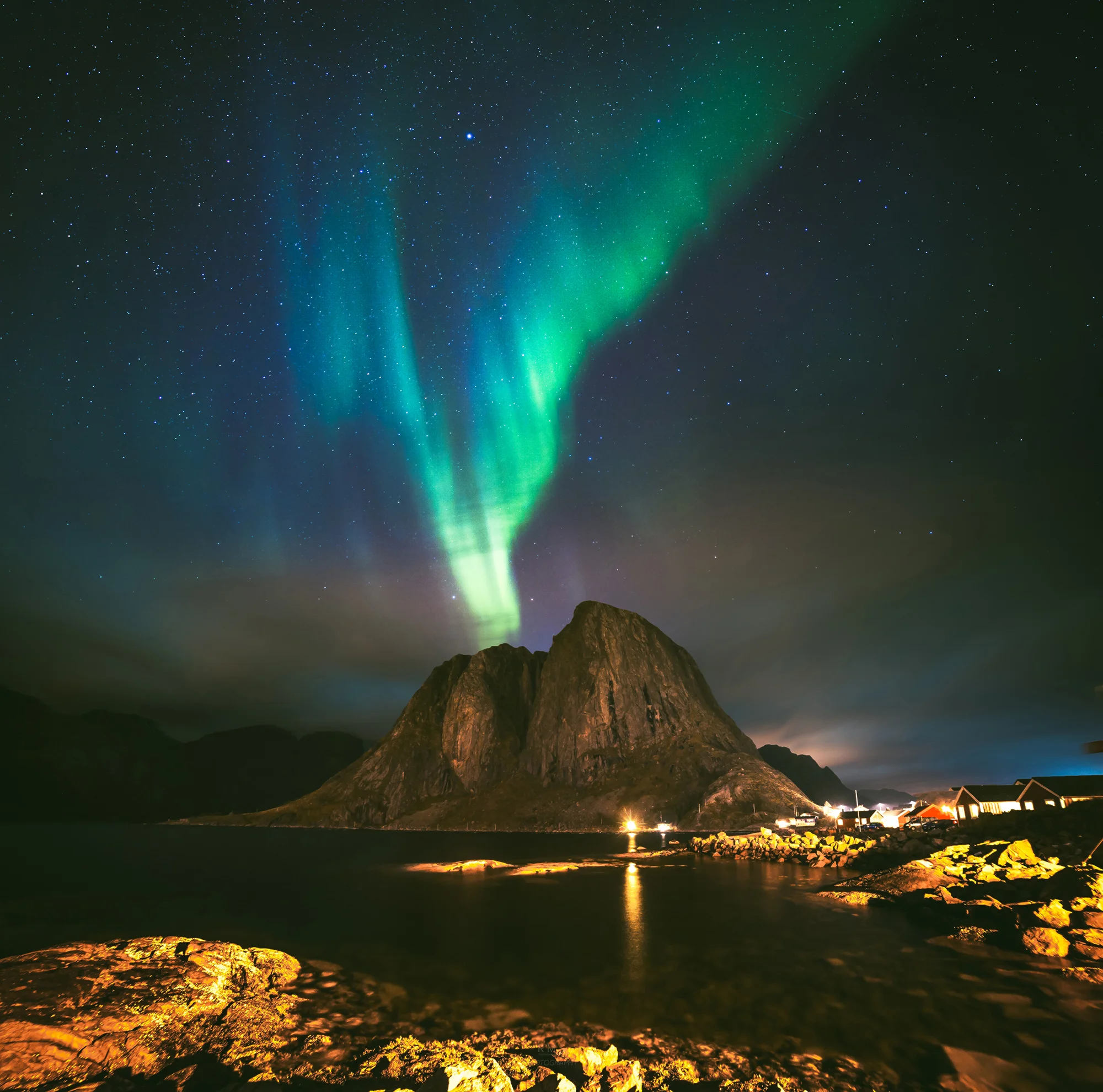 During my whole stay in Lofoten in October it was raining all the time, but luckuly, in the middle of the night, there was a short window with a clear sky and a nice Aurora! Never give up on photography!