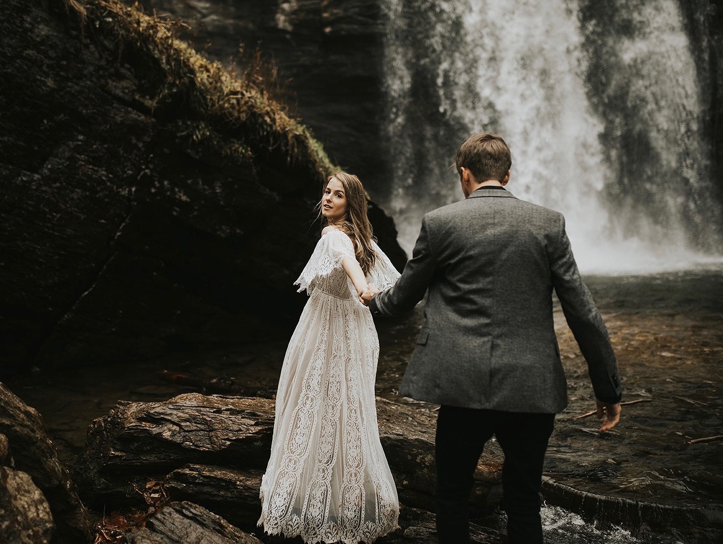 I&rsquo;m only booking THREE more shoots until August and I&rsquo;d love for at least one of them to be at a waterfall. 

Picture this: sun dress kinda day standing up through the sun roof or holding your hand out of the window letting your hand danc