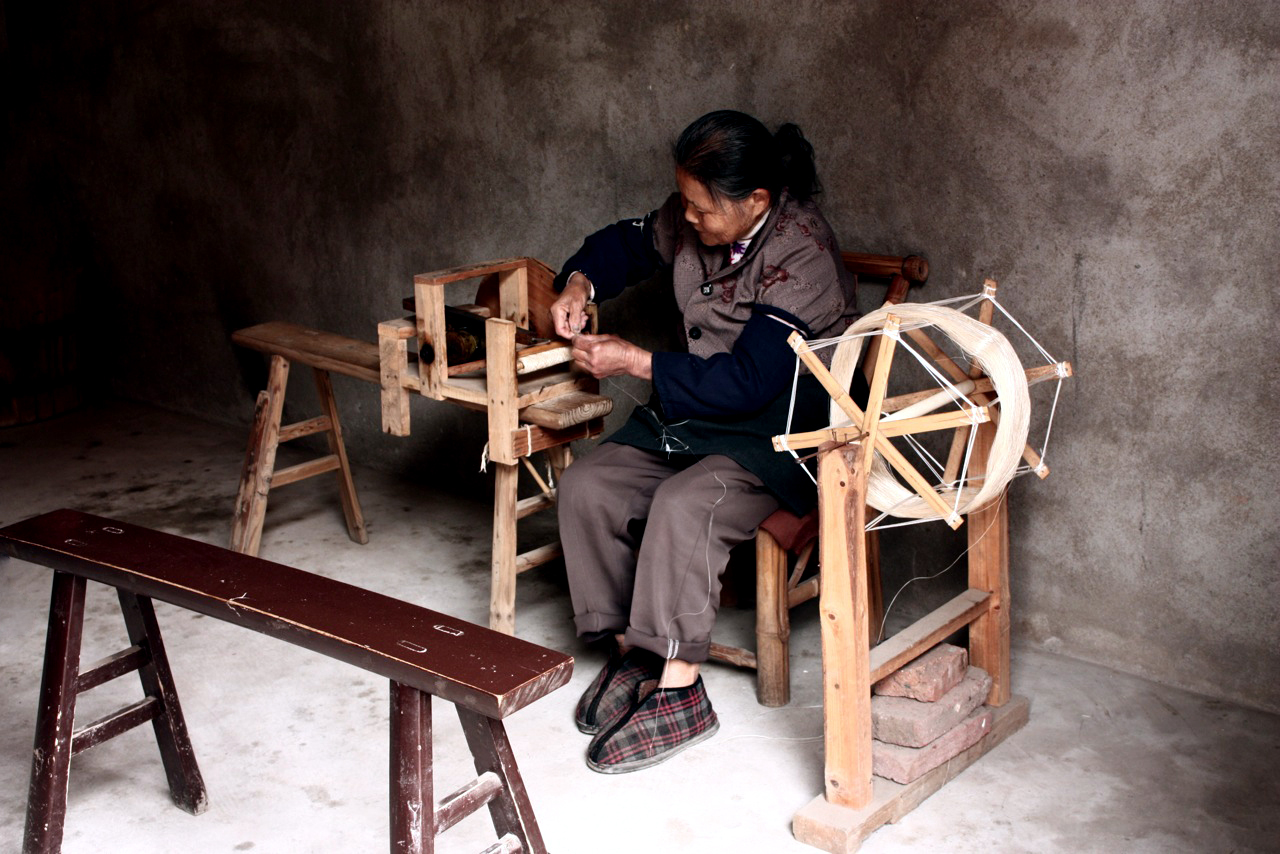 Threading the Fibers in Spools.jpg