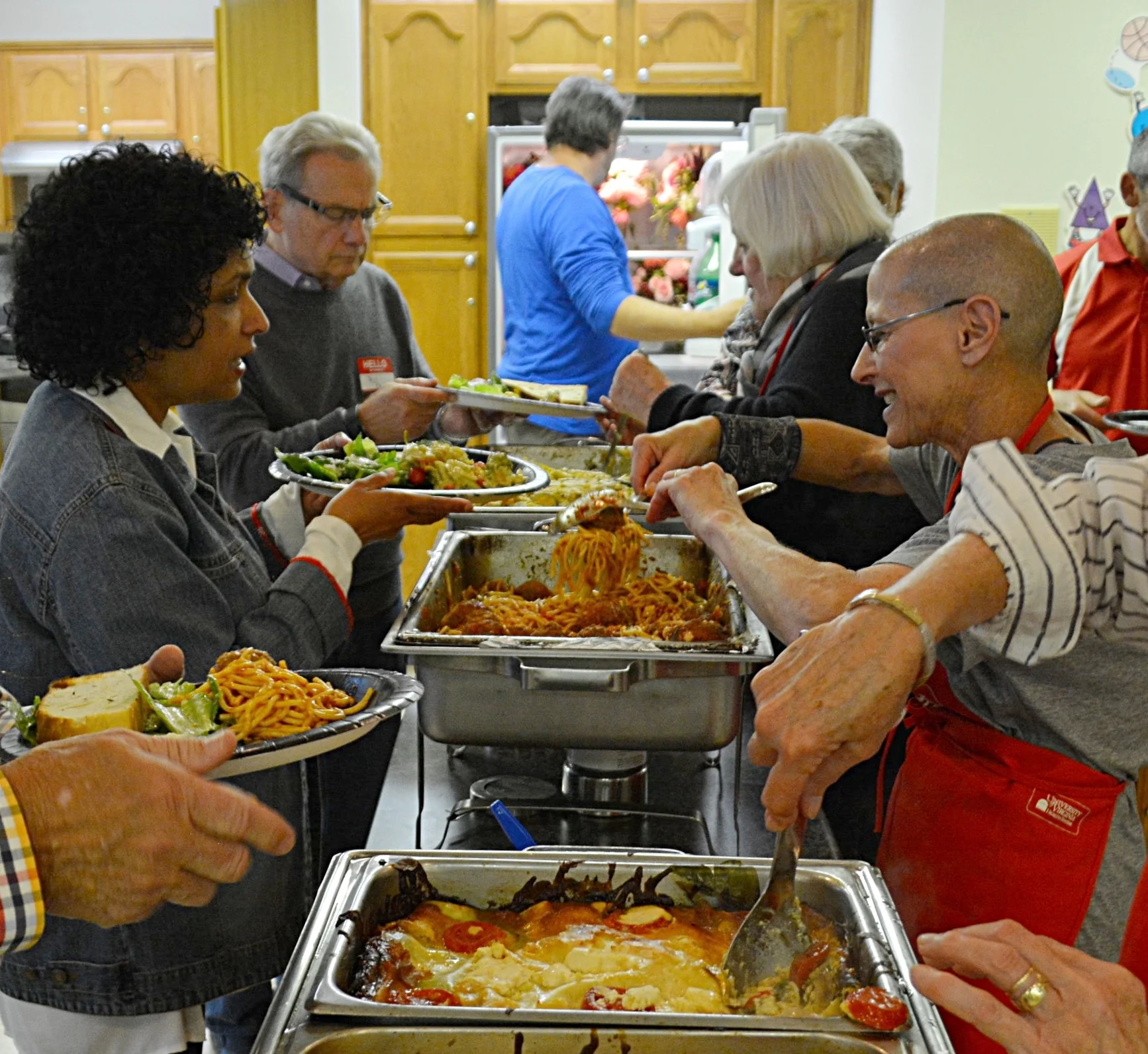  Judy Rendich (left) leads the Wintergreen Sporting Club's social group which decorated the dining room and served up the fine food provided by Dr. Ho's. 