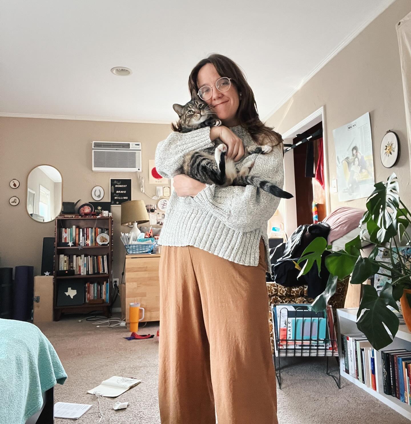 My second knitted sweater is Millie approved!!! 🧶💕🐈🤍🌞

So so happy with how it turned out! This was my first time picking up stitches and making a folded neckline! I still have a lot to learn but love seeing my progress from my first sweater. 

