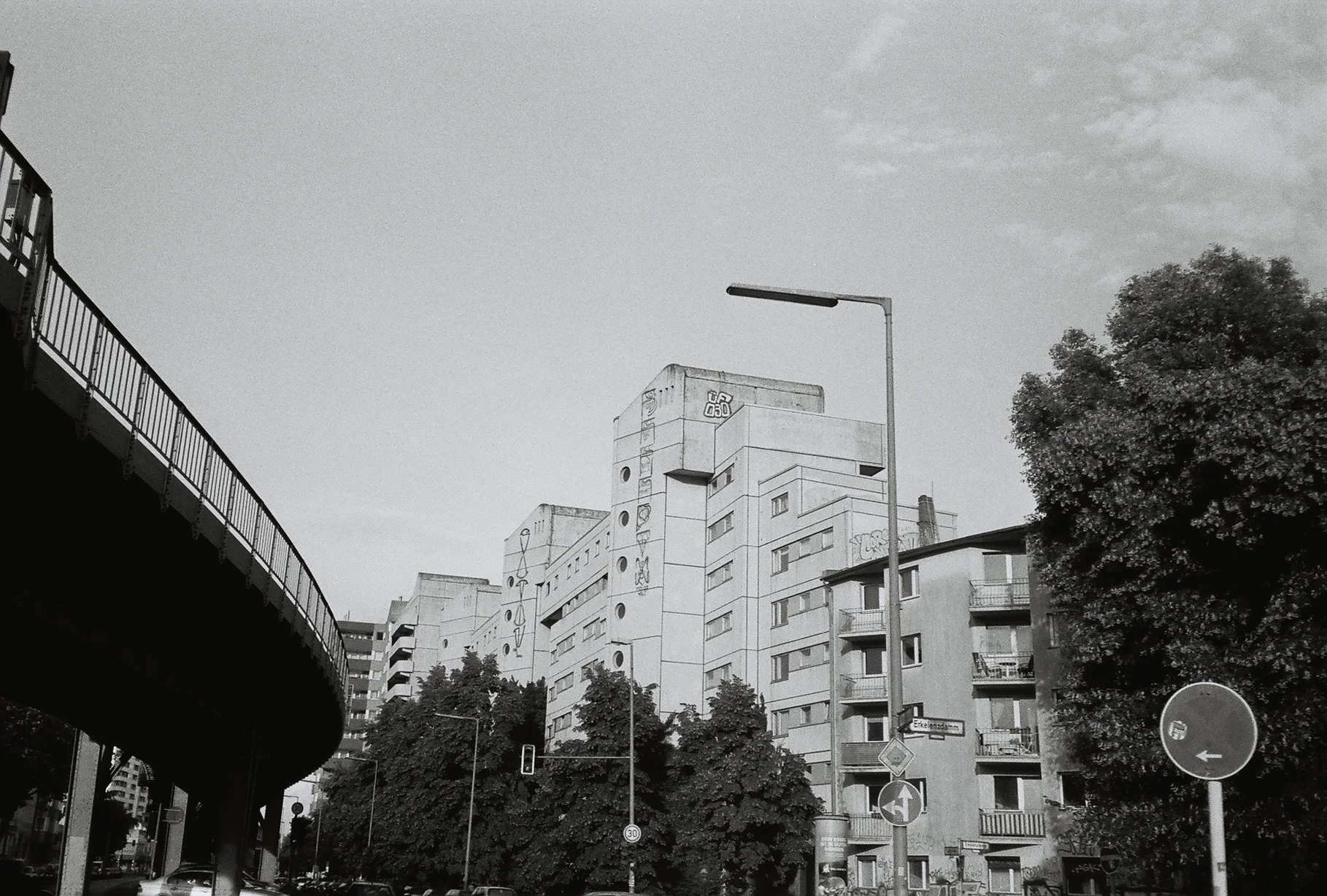3529016-R2-E040.jpg