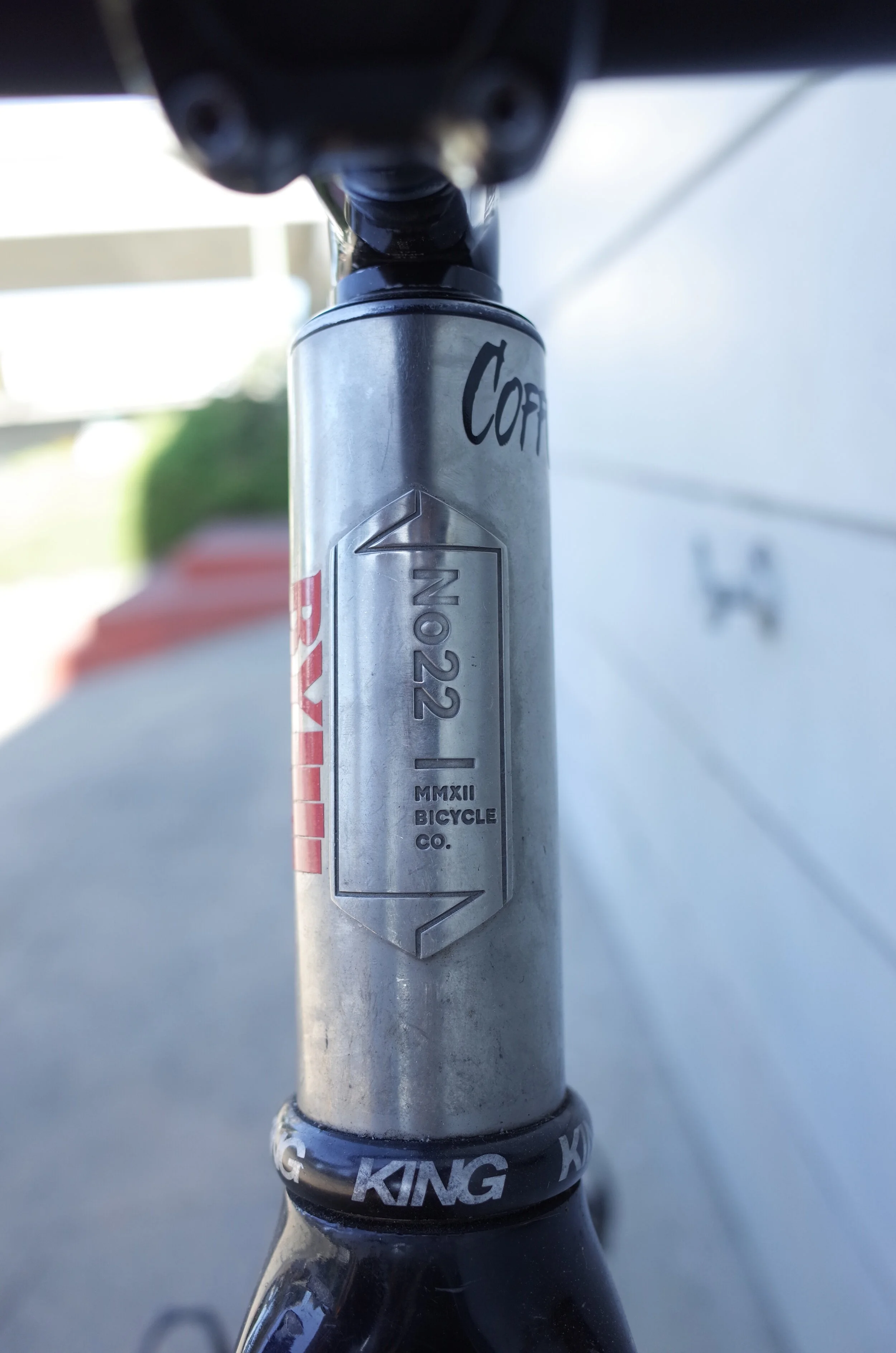  I’ve never really been a fan of headbadges, but this CNC cut piece of titanium is pretty rad as it is clean and mellow.  Also kudo’s to Wilis  for matching up the Chris King headset perfectly. 