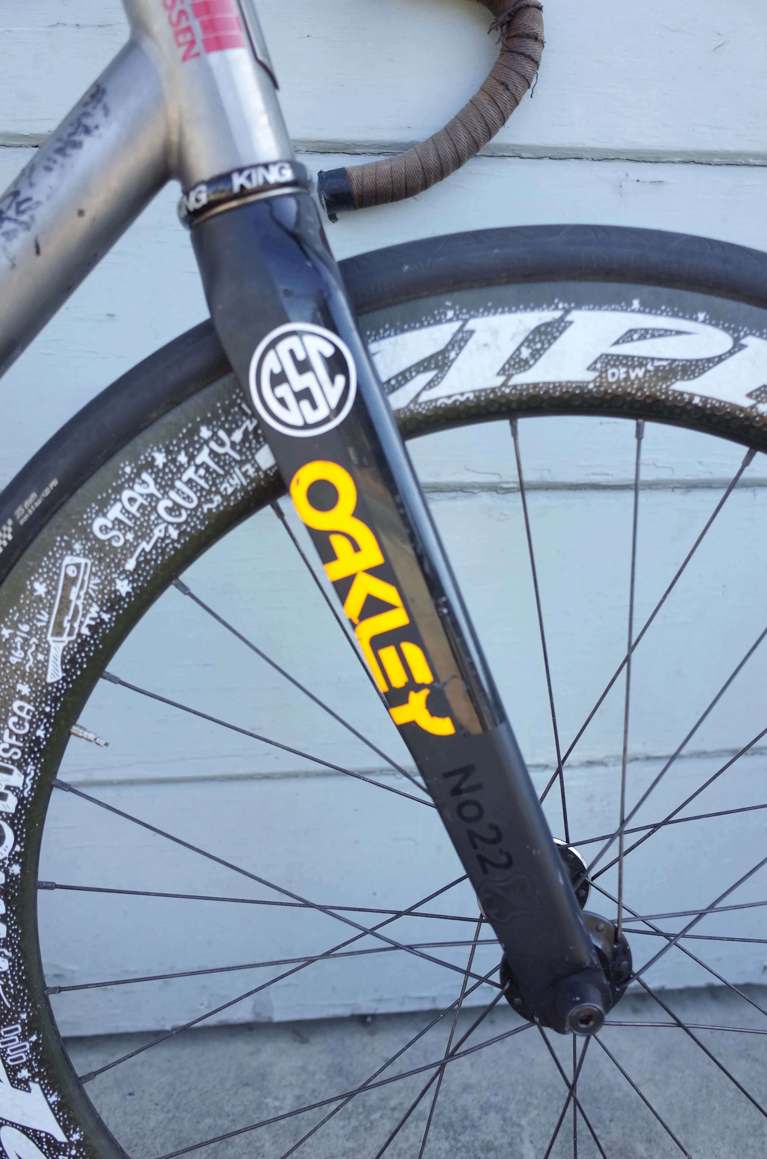  No22 had a custom fork made by ENVE for these track bikes, paired with the 73.5˚ headtube angle it handled consistently and quickly.  It took a while for me to get used to the slightly slack nature of the front end compared to the slightly more aggr