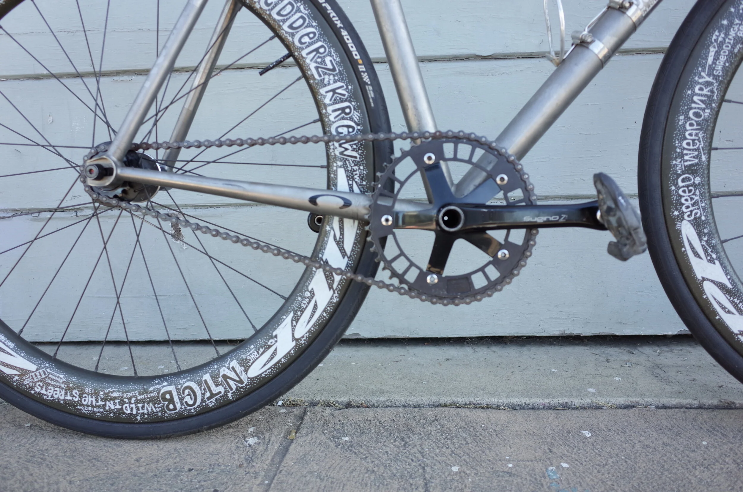  I do consider myself a purist when it comes to track cranks but when I saw the Kierin association had bestowed the coveted NJS stamp on on the Sugino DD ( direct drive) SEALED BOTTOM BRACKET cranks I had to try them!  I was not disappointed (well ex