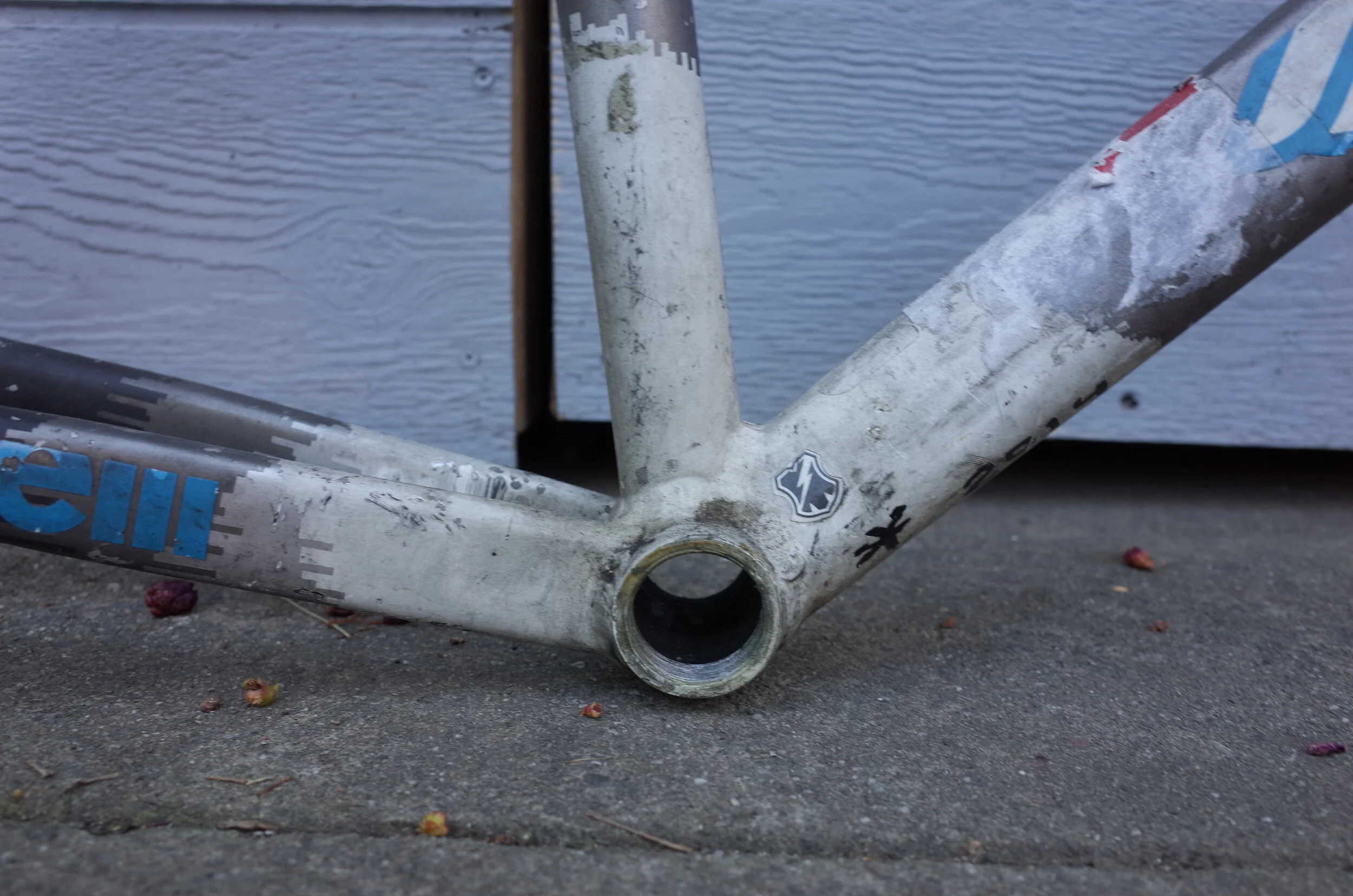  Since this was the first prototype frame the paint was never clear coated and the graphics were just stickers.  It started to show the patina and dirt quickly.  The standard 68mm english bottom bracket was a nice touch as any crankset could be fit i
