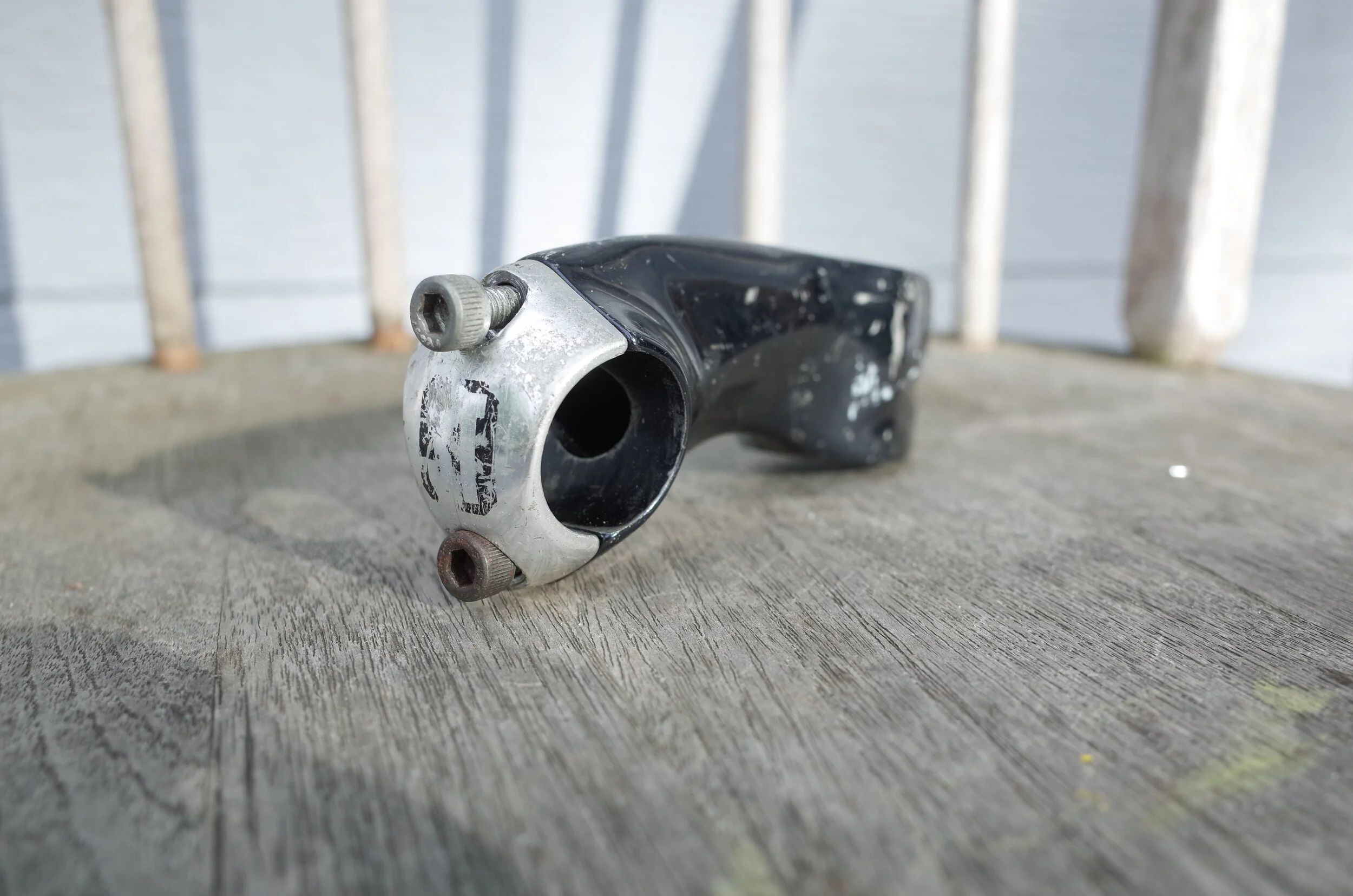  The two bolt face plate was kind of a game changer coming from the single bolt Salsa stems.  But the alloy used in these stems was softer than a day old donut and super easy to strip out.  I didn’t try it but I bet at least one bolt on this is strip