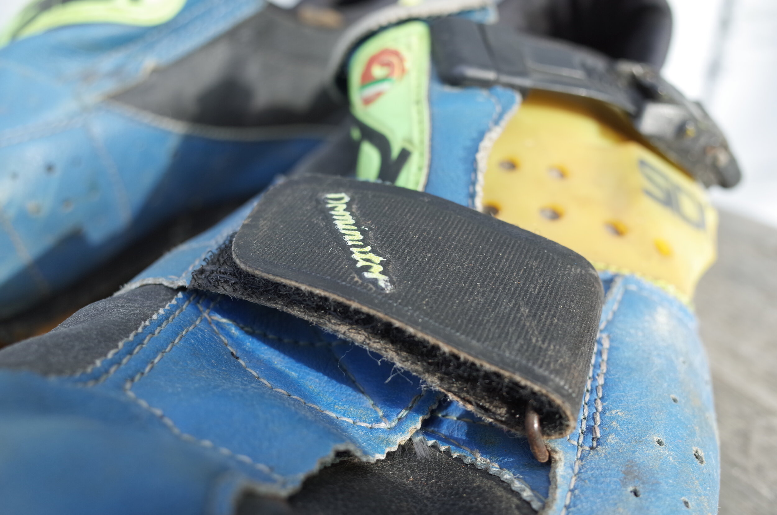  The Dominator was the top of the Sidi MTB shoe line, and this model from 1990-1992 was one of my personal favorites.  The blue leather, with micro perforations for venting (this was way before lycra mesh) and all that sweet sweet injection molded ne