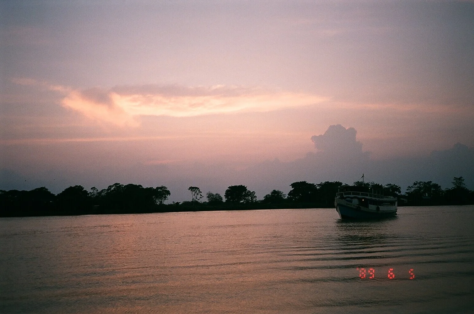  Our journey continued as we made our way to Rio Sucio a small city were we could ditch our canoe and river boats for a 4x4 rig to continue south overland. 