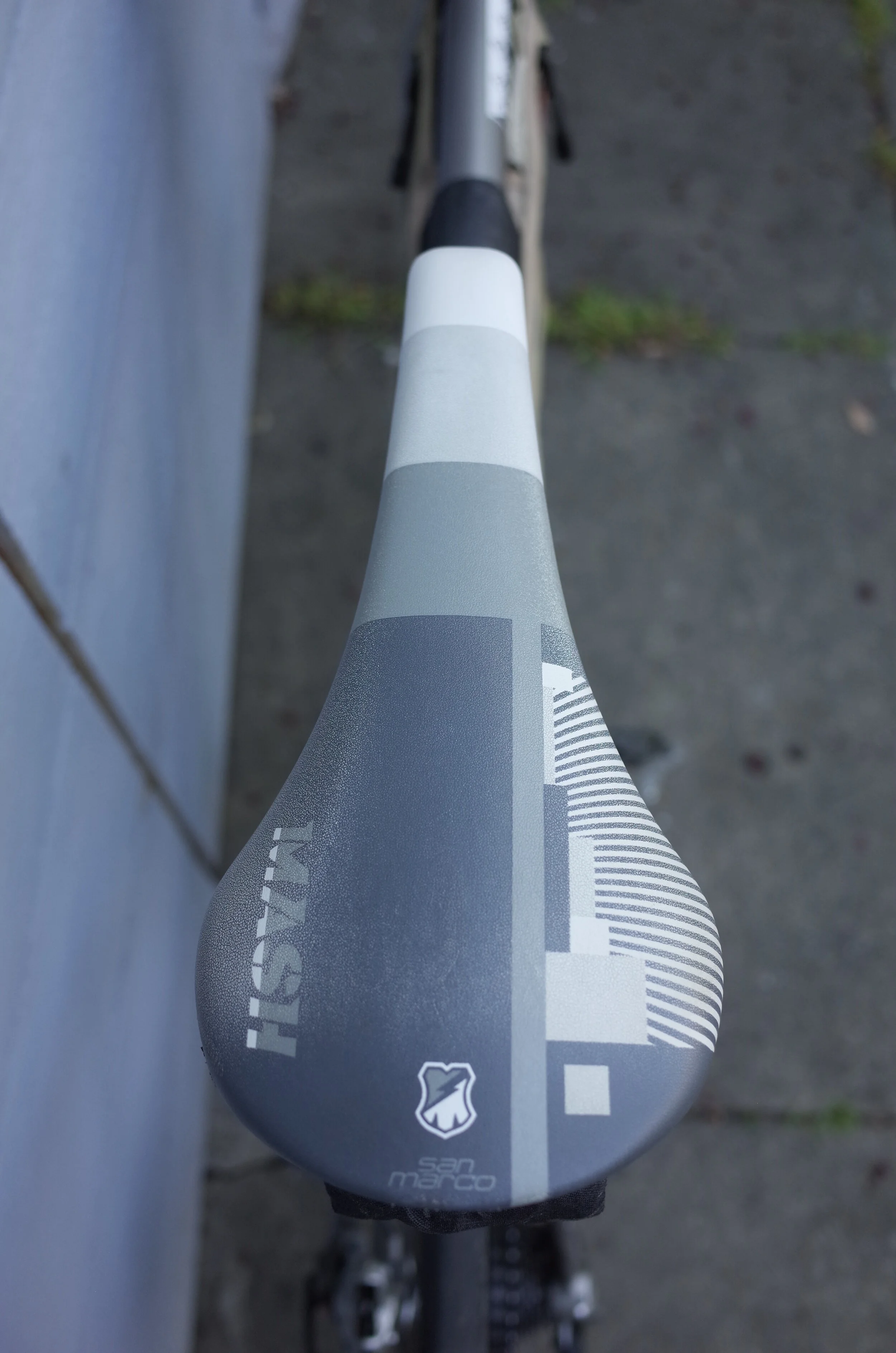  This MASH x Selle San Marco Regal saddle fits in most excellently with the LOW’s paint job.  Designed by Al Nelson based on image capturing tools including lens charts and test strips.  Slowly wearing the artwork off with hours of sweaty friction…yu