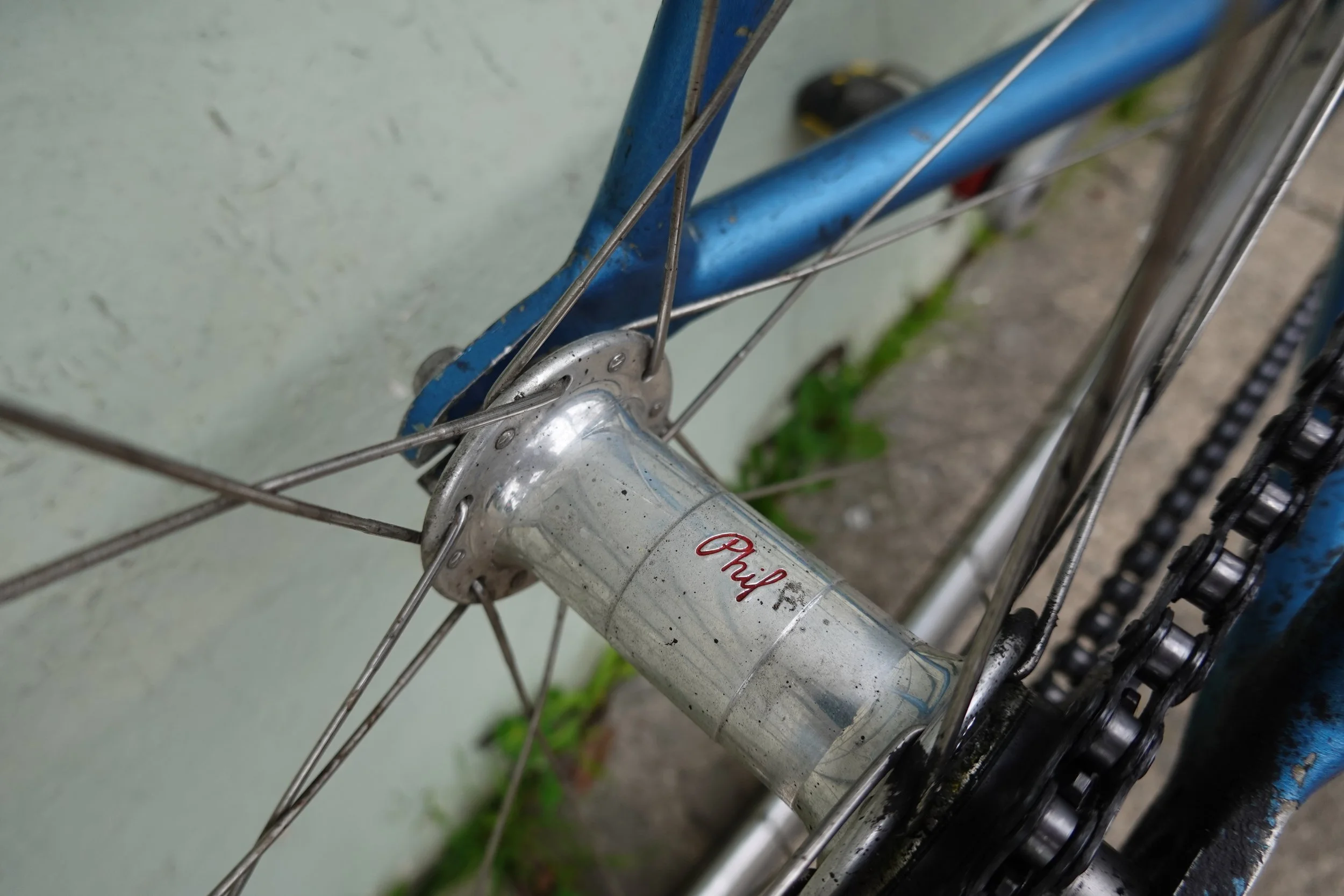  Speed over function was the name of the game for these hoops.  Low Flange single sided hubs were the lightest thing you could get from Phil Wood.  Double sided would have been rad, since changing cogs from street to velordrome was a hassle.  But I w