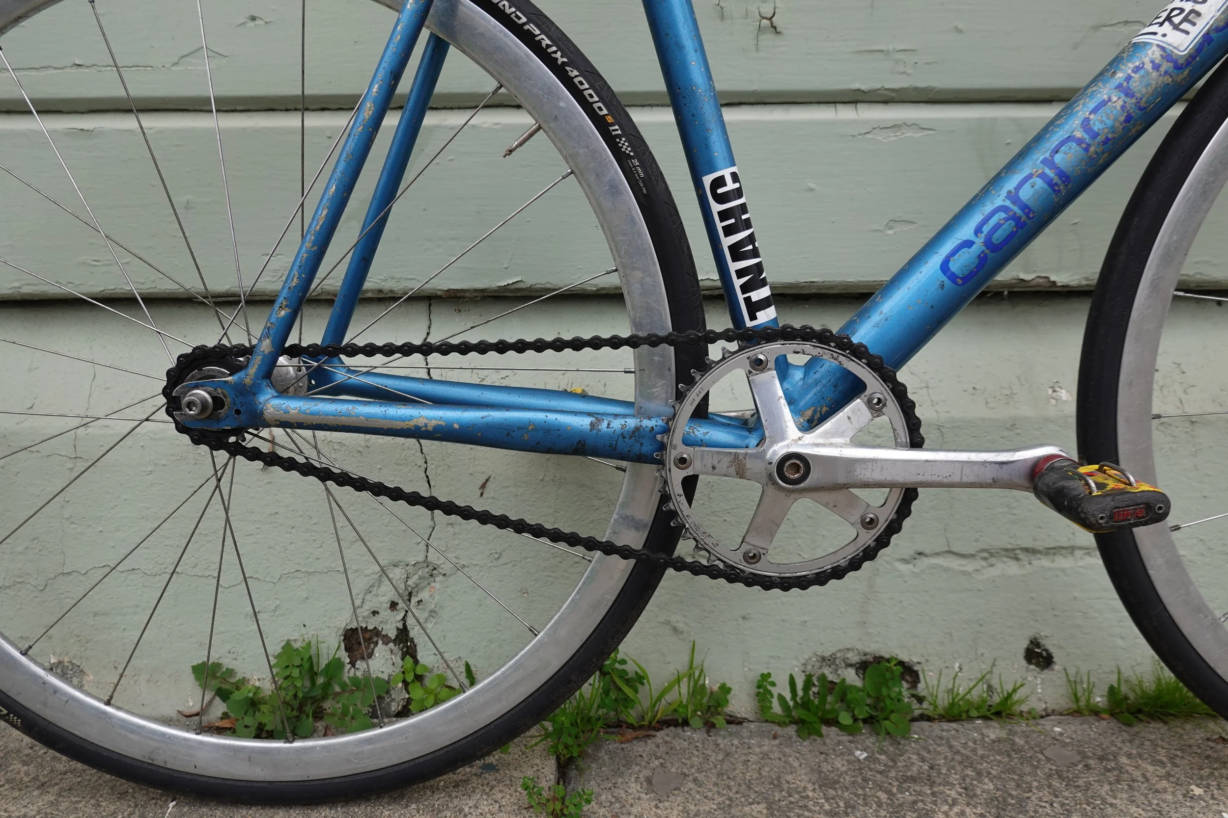  When messengers on trackbikes made their way to the West Coast at the 1998 CMWC in SF, it seemed like all the NYC couriers were riding the smallest chainrings and cogs.  I can only imagine this is because the only other 1/8 inch drive trains availab