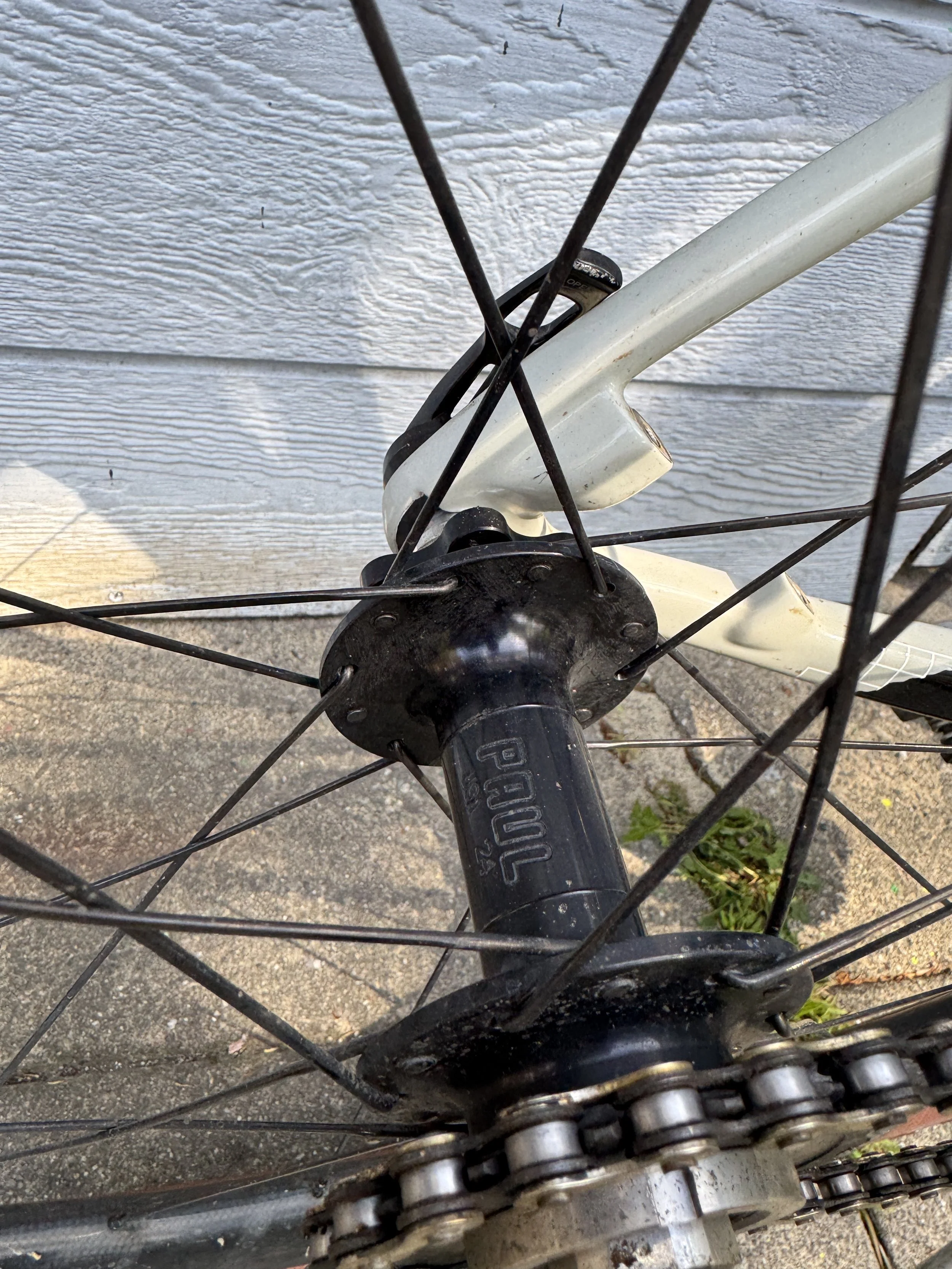  The real gem here are the wheels.. 100% without a double the lightest most baller TRACK CX wheels out there (don’t fight me..just make wheels that are lighter).      The supreme KOOKS over at PAUL make the FIXED WORD hub.. a thru axle fixed rear hub