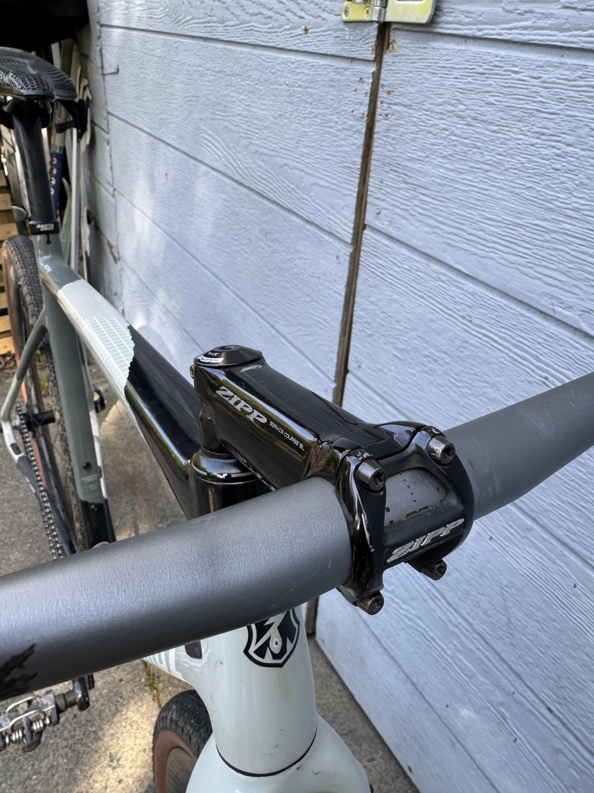  A 110mm ZIPP Service Course stem paired with some riser bars rounds out the cockpit.    These risers are some MASH prototypes that never saw production, but they match the build, and I  love the low rise and subtle sweep. 