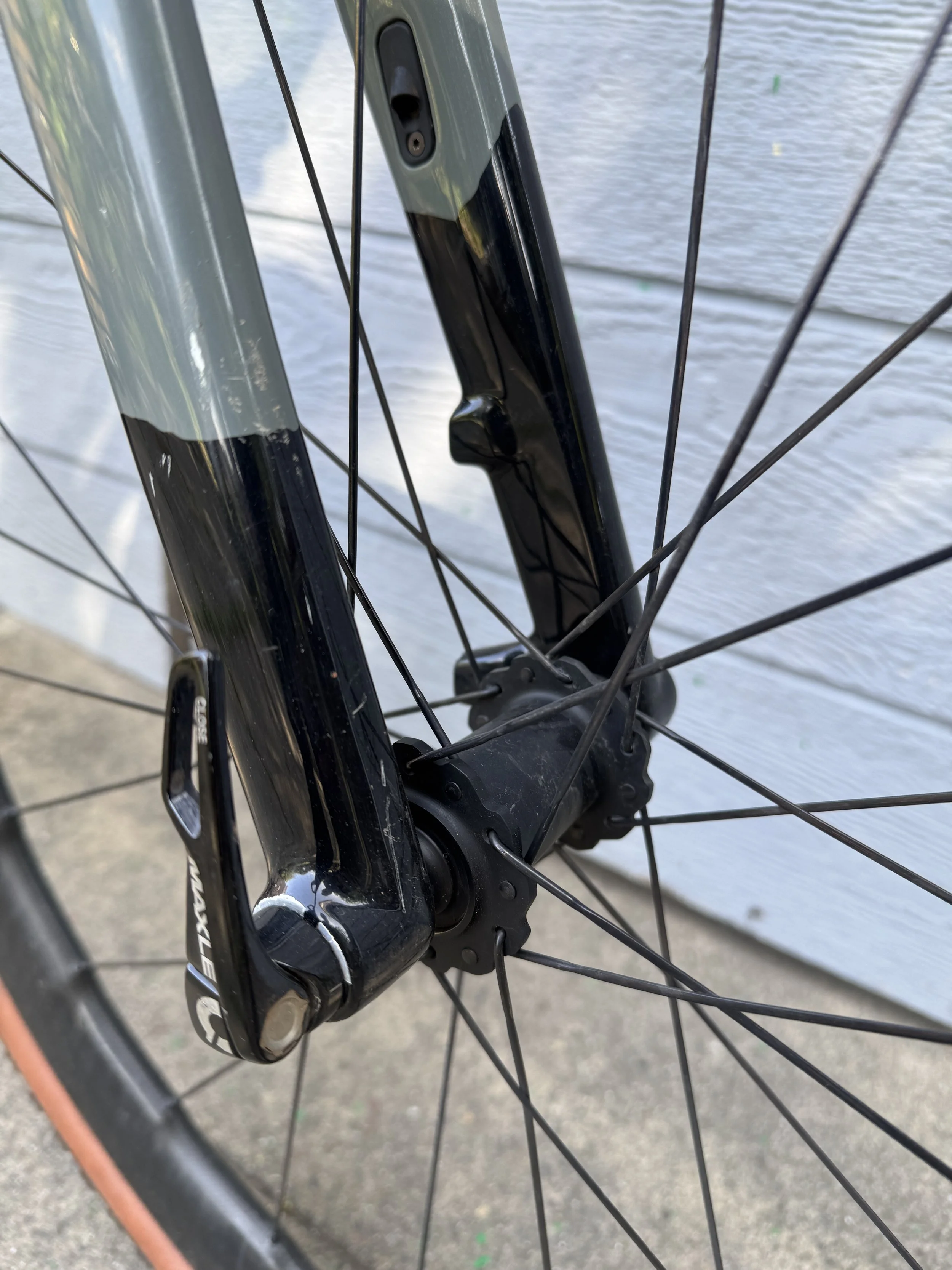  The front wheel is not nearly as cool as the rear, it is just a stock 353NSW with some “light” re-milling of the spacers to accommodate the 15mm front thru axle.  These first generation stiggy’s still had a lot of SC’s MTB roots in them…so the front