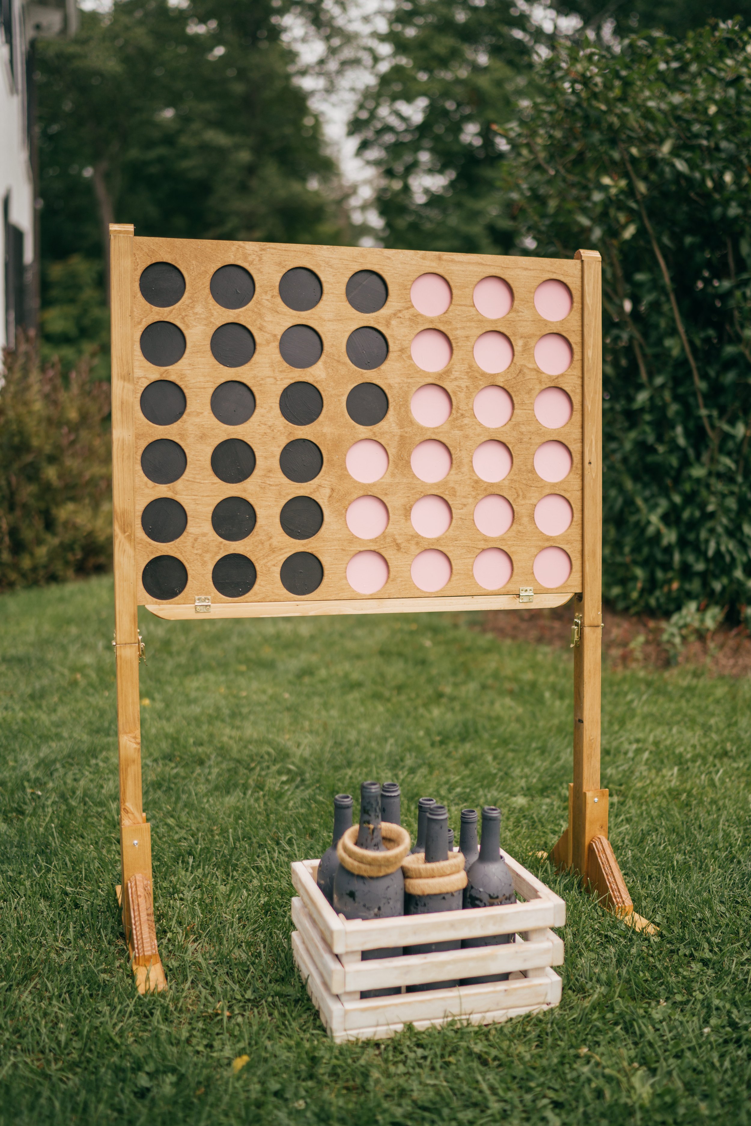 hudson-valley-outdoor-wedding-with-lawn-games-at-cocktail-hour-for-guests