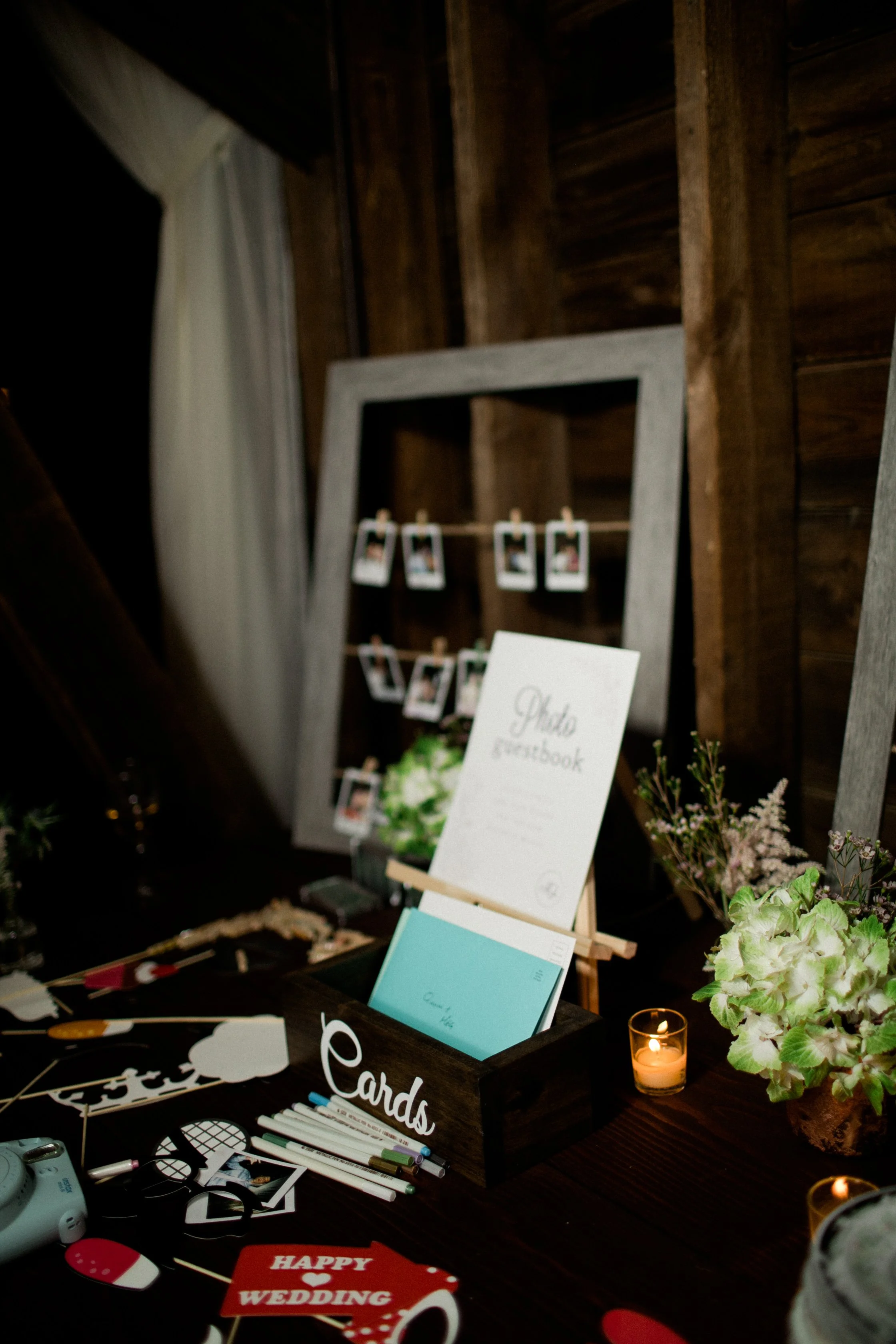 cards-gifts-guestbook-signs-barn-wedding-hudson-valley-wedding-planner.jpg