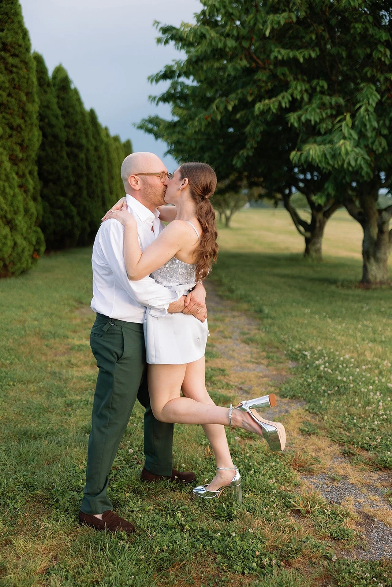 Greenport-NY-hudson-valley-wedding-planner-winery-wedding-outdoor-tented-event-in-vineyard (152).jpg