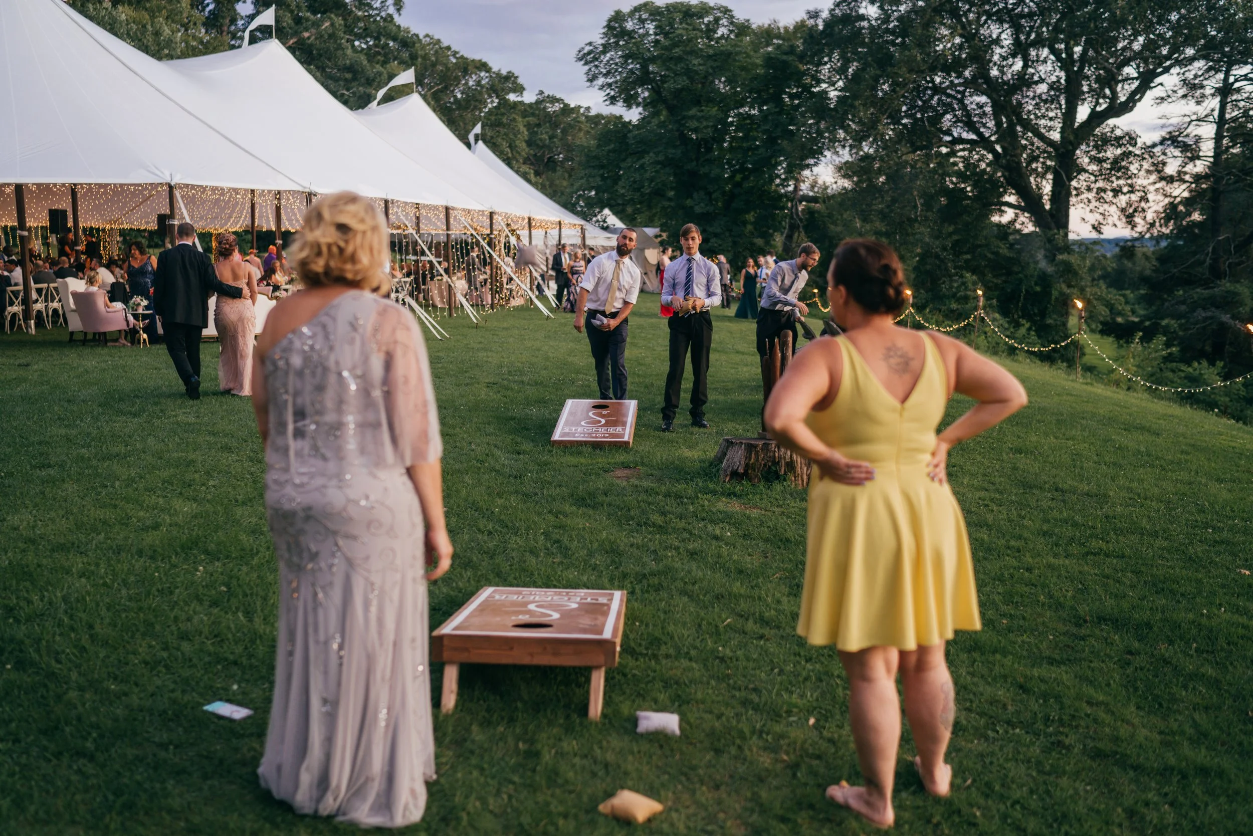 outdoor-wedding-with-guests-playing-lawn-games-looking-over-hudson-river