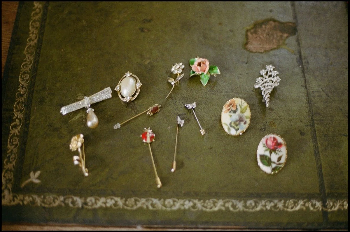 brooch-boutonniere-alternative-at-hudson-ny-wedding (2)