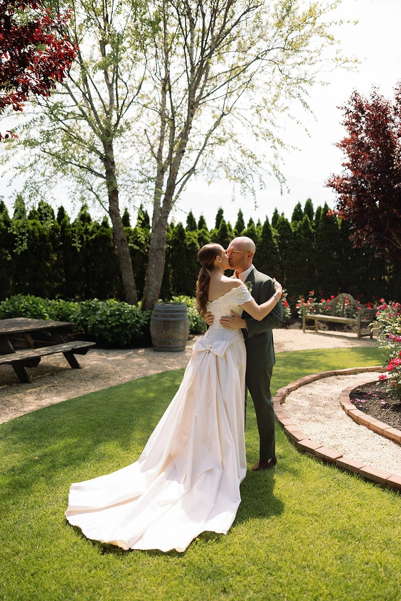 Greenport-NY-hudson-valley-wedding-planner-winery-wedding-outdoor-tented-event-in-vineyard (70).jpg