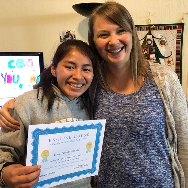 English House: Weekly distinction awards, Christmas cookies, finals week in Chicago, and visits to moms in the market! #formaguatemala #guatemalaconexions