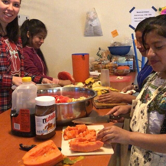 English House: Feliz Navidad! Blueberry pancakes, punctuality, handmade gifts, 3 turkeys, and pumpkin pie! #formaguatemala #guatemalaconexions