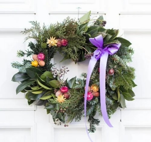 Try magnolia leaves and dried flowers for a fresh look. — Marco Vetch/Flickr