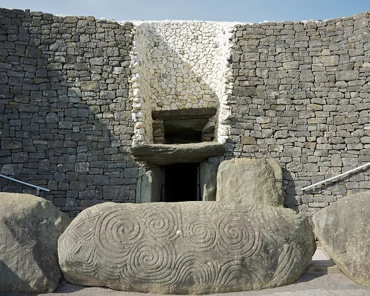 The entrance at Newgrange. — wynnert/Flickr