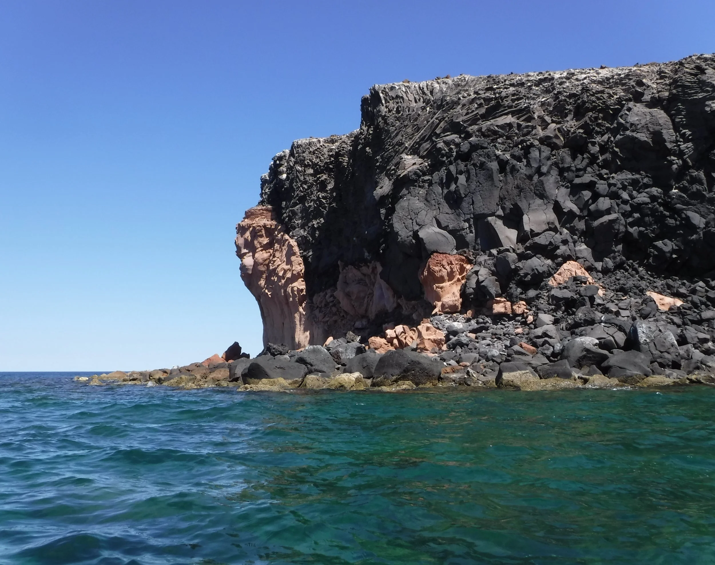 Soon we find an arch that we can paddle thru.