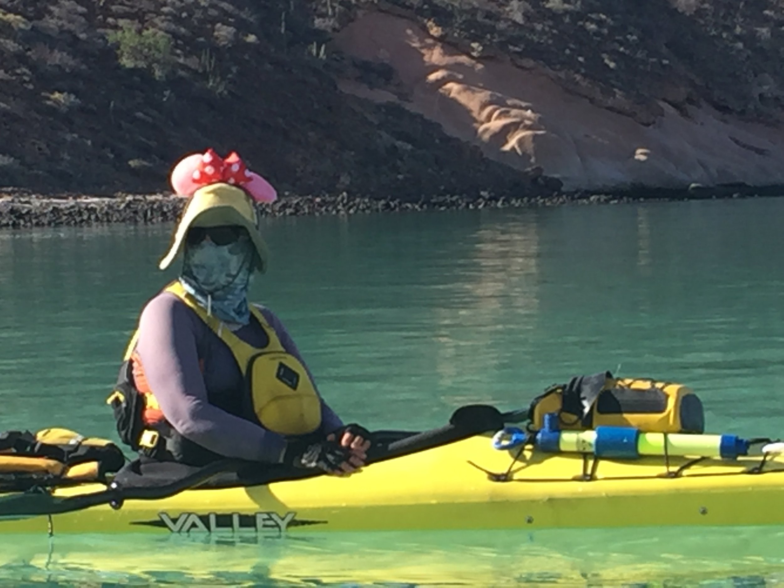After a day of rest we are ready to do some more exploring and check out a bay surrounded by mangroves. The tide was not our friend as it was leaving us high and dry.
