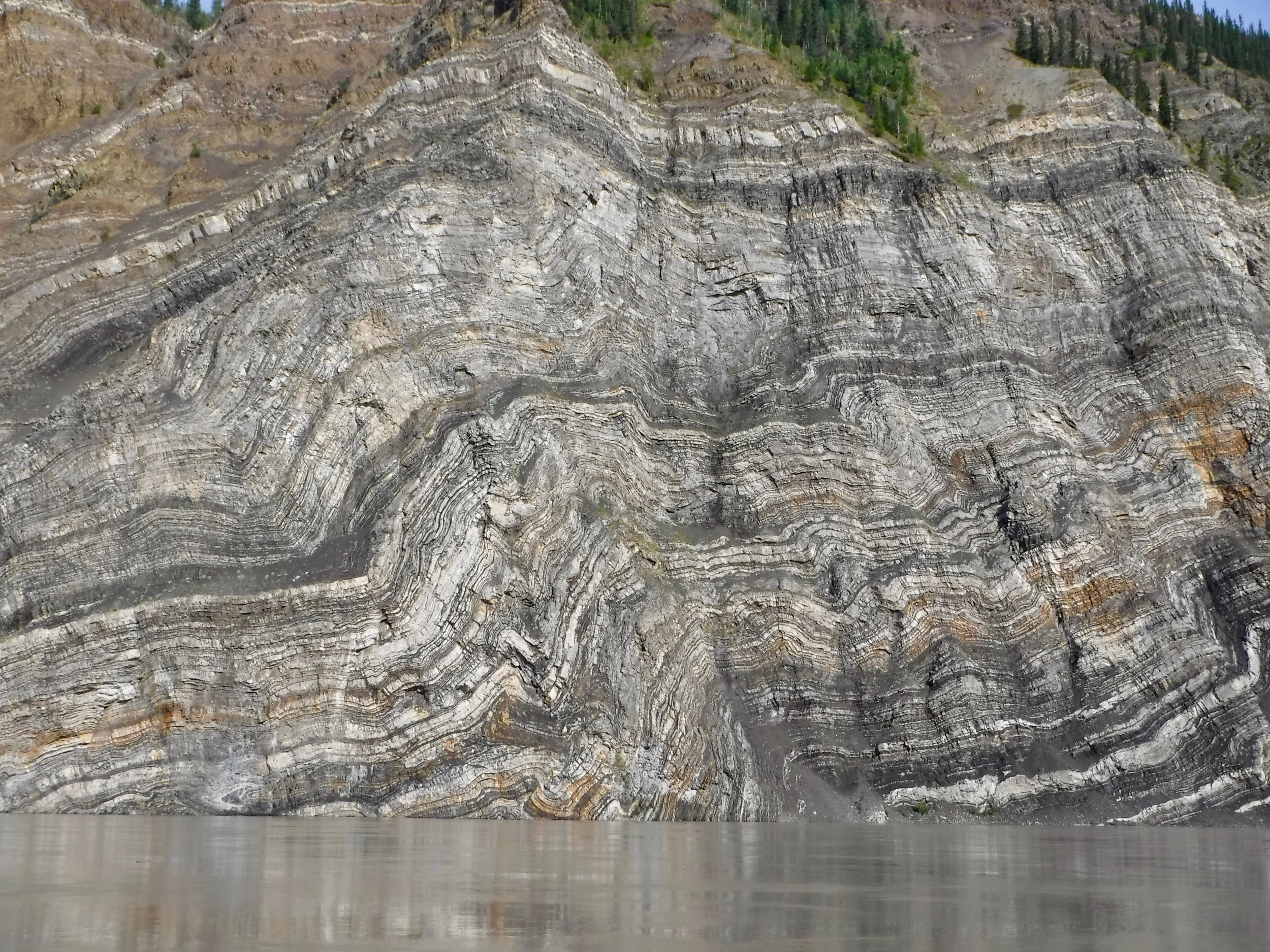 Looks like there are layers of coal. Which makes sense when on the other side of the river we see the mountain that continues to burn. It smells like burning coal as well.