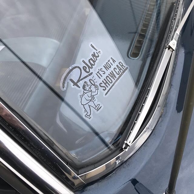 Hey the guys at @puros_clasicos has restocked some great stuff - and they have the perfect sticker for that street machine . 🤘. Not every classic is a showcar ! 😆🤘. @puros_clasicos #streetrod #classiccars #lowrider #musclecars  they also cane a co