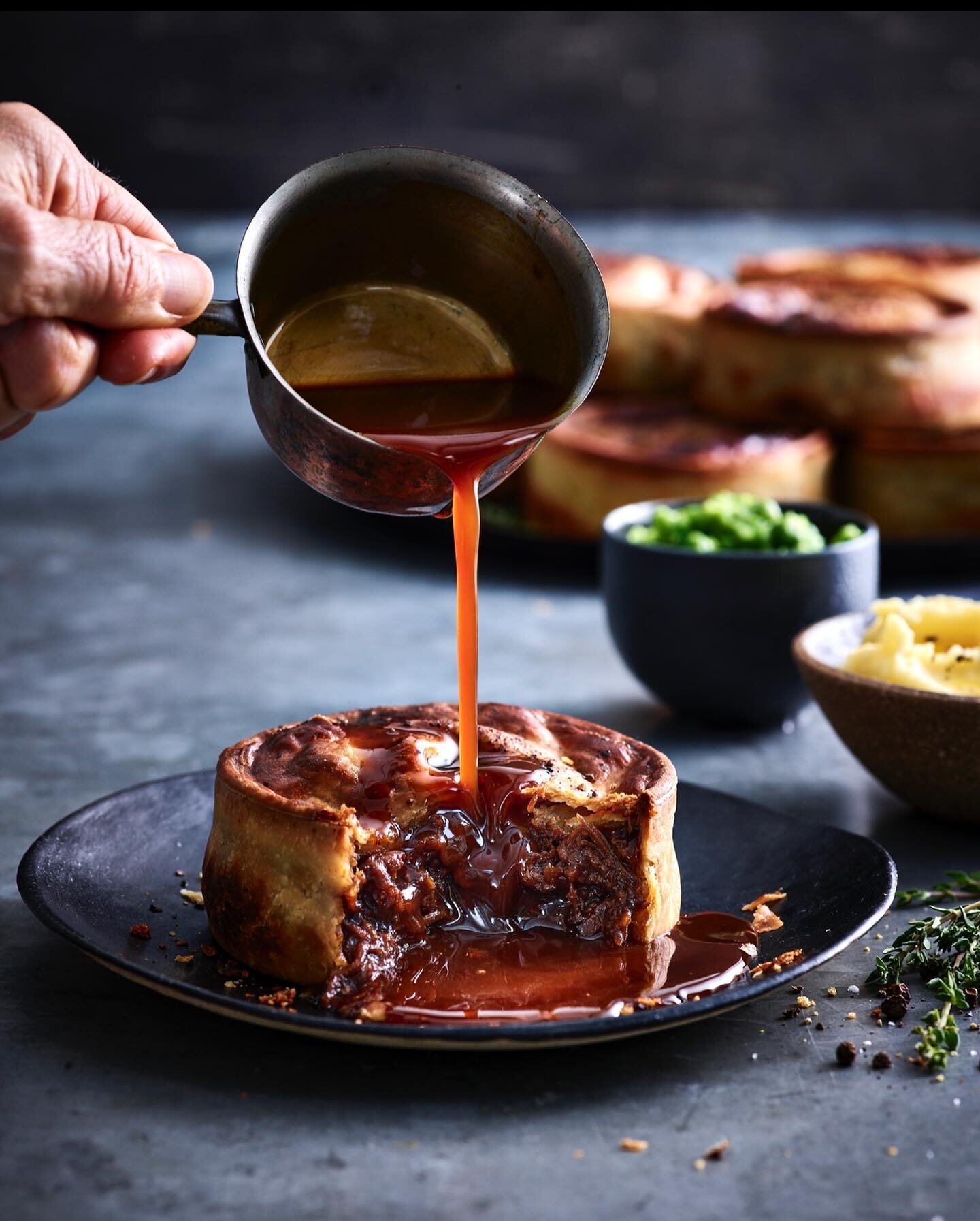 Steak and Ale #fathersday pie.
Slow braised @stoneaxewagyu, @beachesbrewery East Coast IPA, caramelised onions and nigella seeds

Available at @carriageworksfarmersmarket and @nthsydmkts this Saturday only 

 📷 @richard_mortimer_photo1 

Food stylis
