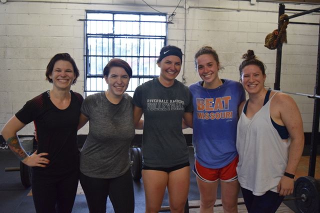 4pm crew holding it down.⠀⠀⠀⠀⠀⠀⠀⠀⠀
⠀⠀⠀⠀⠀⠀⠀⠀⠀
@michellejenee @arowlandfl @sydney.hutto ⠀⠀⠀⠀⠀⠀⠀⠀⠀
⠀⠀⠀⠀⠀⠀⠀⠀⠀
#TheArk352 #TheArkWeightlifting #TheArkFitness #TheArkNutrition #Weightlifting #USAW #BestofGainesville #KilosNotPounds #Snatch #CleanAndJerk #B