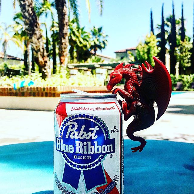 🍺 Happy Memorial Day! Thank you to all those who have made the sacrifice for us. 🇺🇸 Drinking American beer today 🍺 #memorialdayweekend #memorialday #memorialday2018 #pabst #pabstblueribbon #pbr #usa #america #murica #anaheim #lager #dragonoffthew