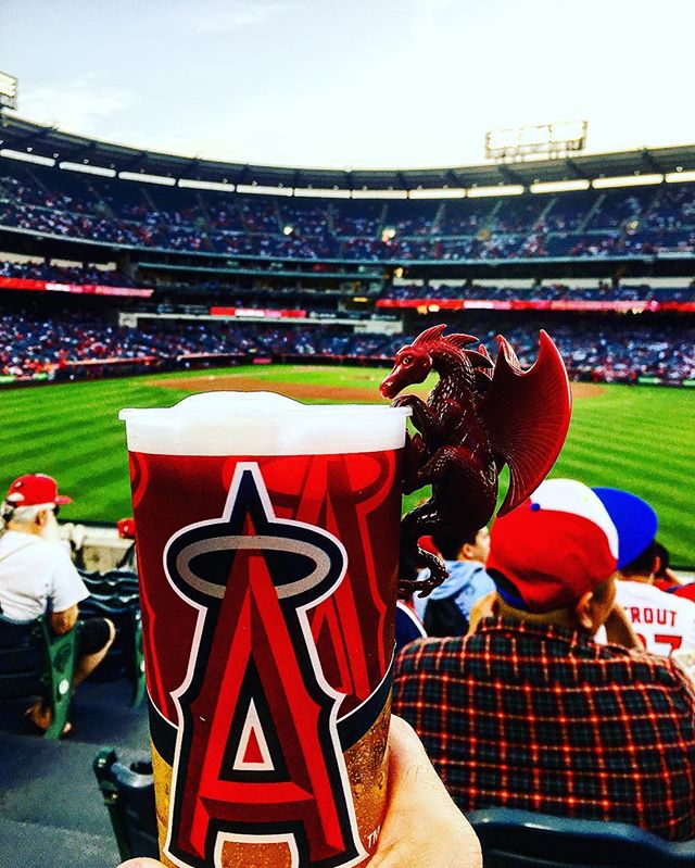 ⚾️ @angels vs. @astrosbaseball 🍺Drinking a @goldenroadbrew 329. Let&rsquo;s go Angels! #mlb #angels #losangelesangels #astros #houstonastros #goldenroadbrewing #329 #anaheim #angelstadium #dragonoffthewagon #dotw #drinksharewin #dsw #dragon #dragons